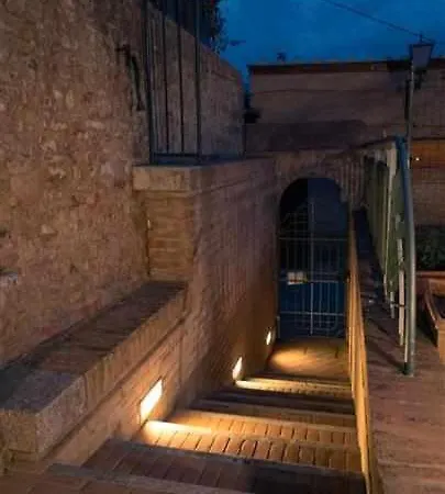 Advocata Nostra, Incontro Di Storia E Centralita Lägenhet Siena